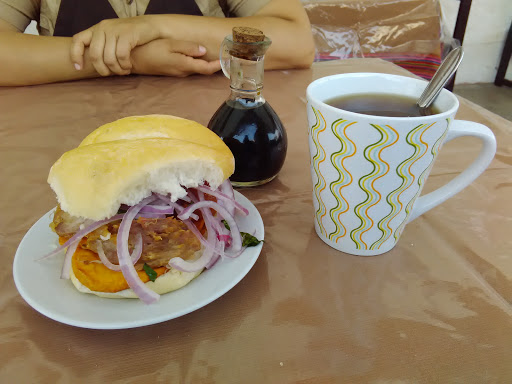 Fabrizzio Chicharroneria Y Café