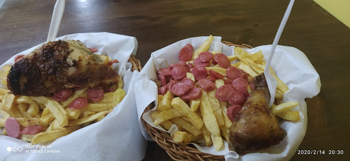 Barbaros Pollos y Salchipapas