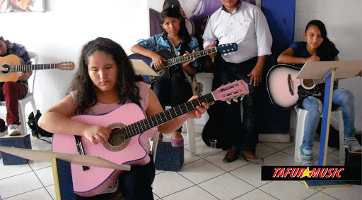 ESCUELA DE CANTO TAFUR MUSIC